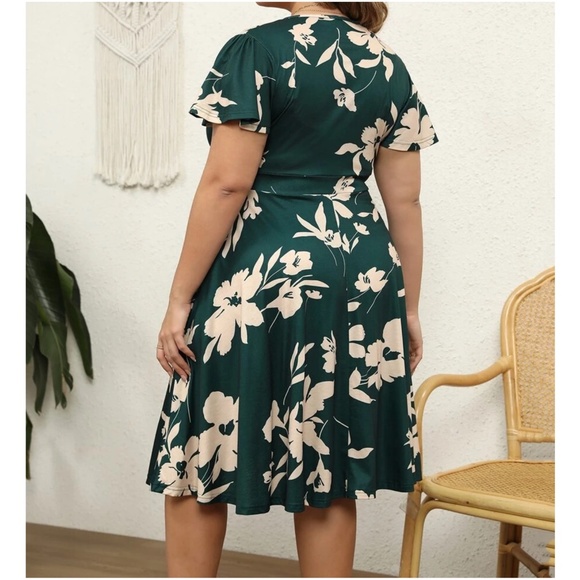 Plus Floral Print Butterfly Sleeve Wrap Dress - Picture 4 of 6